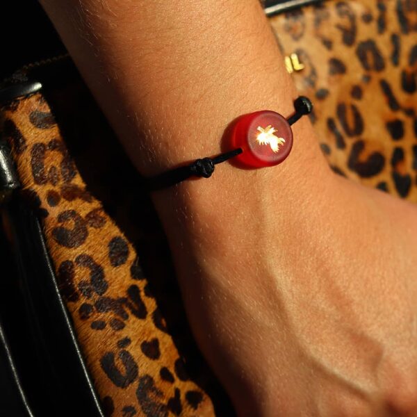signification-bracelet-rouge